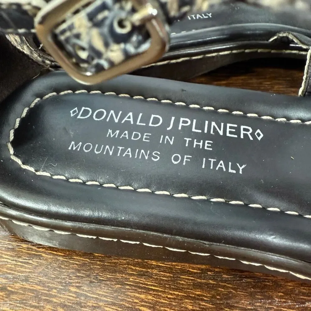 Donald J Pliner Womens snake print sandal size 6